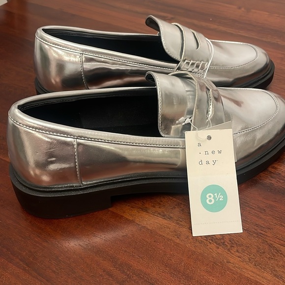 A New Day Jordan Loafer Flats Memory Foam Insole Silver Women's new size 8.5 - Picture 9 of 10